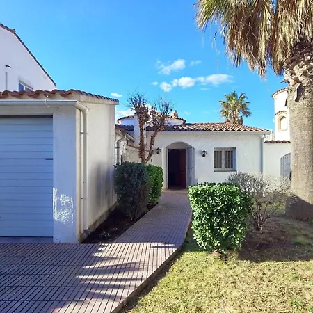 Holiday home Leon Inmo Casa Nagore - 10074 Empuriabrava