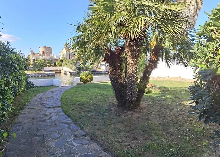 Holiday home Leon Inmo Casa Nagore - 10074 Empuriabrava