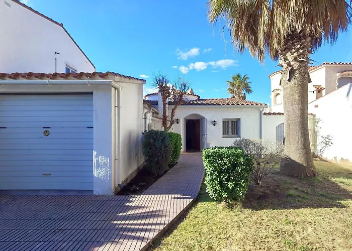 Holiday home Leon Inmo Casa Nagore - 10074 Empuriabrava